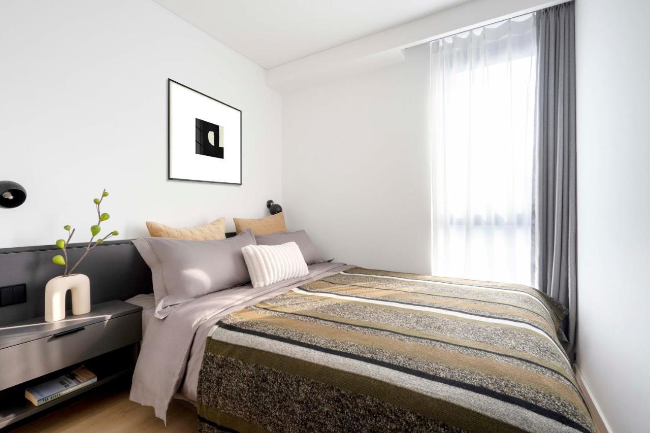 Base-Beijing Wangfujing Serviced Apartment- In Hutong &Bike Rental &Close To Forbidden City, Tian'Anmen Square &Subway Nearby &Free Coffee &Washing Machine,Kitchen &Restaurant Discount &English Speaking &High Speed Free Wifi Extérieur photo A bedroom