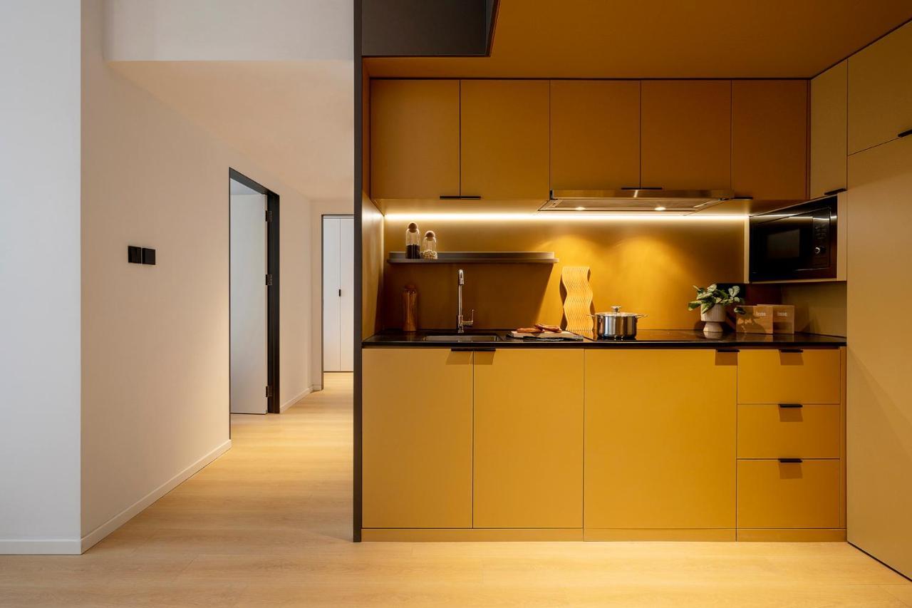 Base-Beijing Wangfujing Serviced Apartment- In Hutong &Bike Rental &Close To Forbidden City, Tian'Anmen Square &Subway Nearby &Free Coffee &Washing Machine,Kitchen &Restaurant Discount &English Speaking &High Speed Free Wifi Extérieur photo A kitchen in a private house