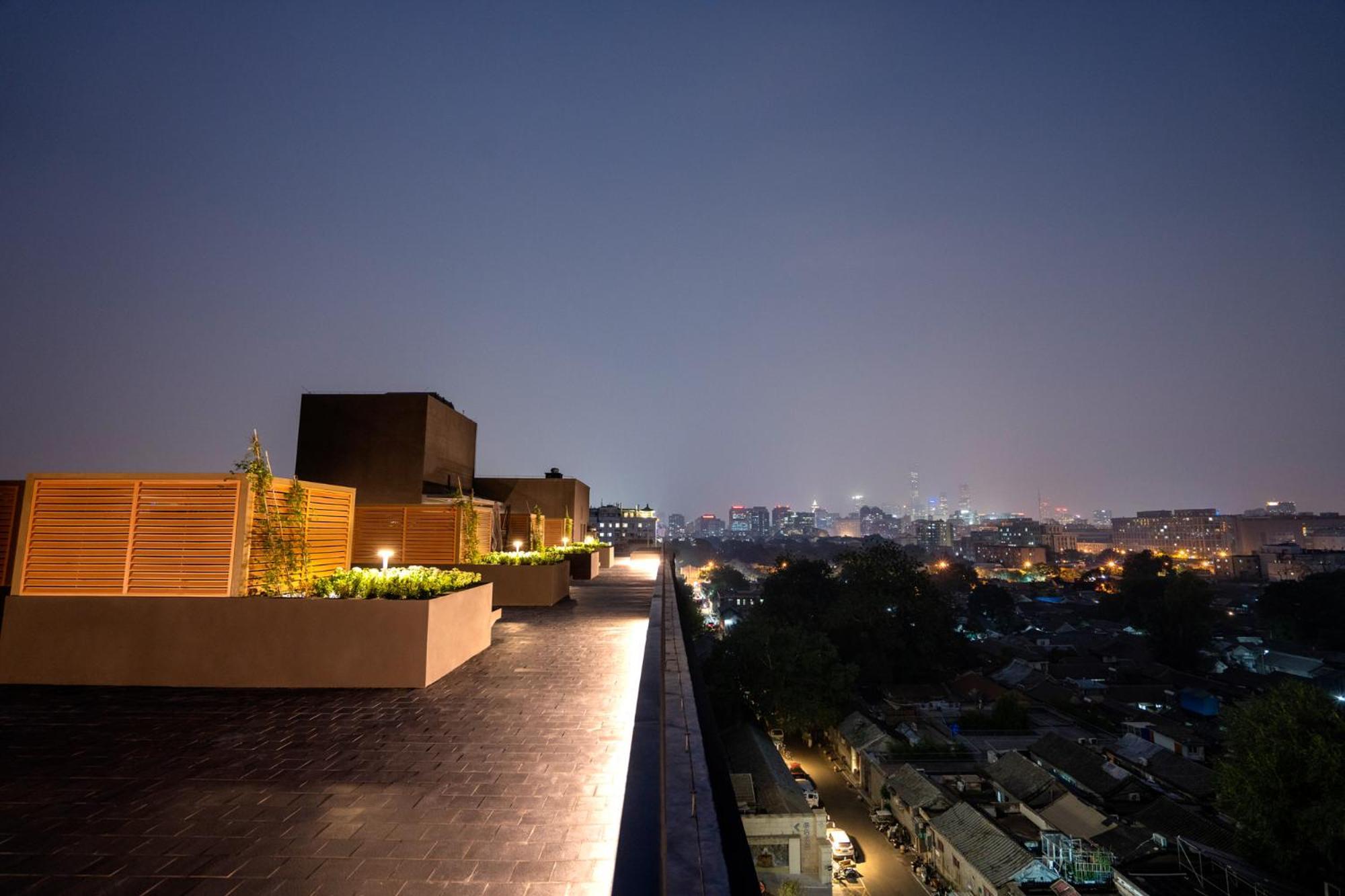Base-Beijing Wangfujing Serviced Apartment- In Hutong &Bike Rental &Close To Forbidden City, Tian'Anmen Square &Subway Nearby &Free Coffee &Washing Machine,Kitchen &Restaurant Discount &English Speaking &High Speed Free Wifi Extérieur photo View from the rooftop