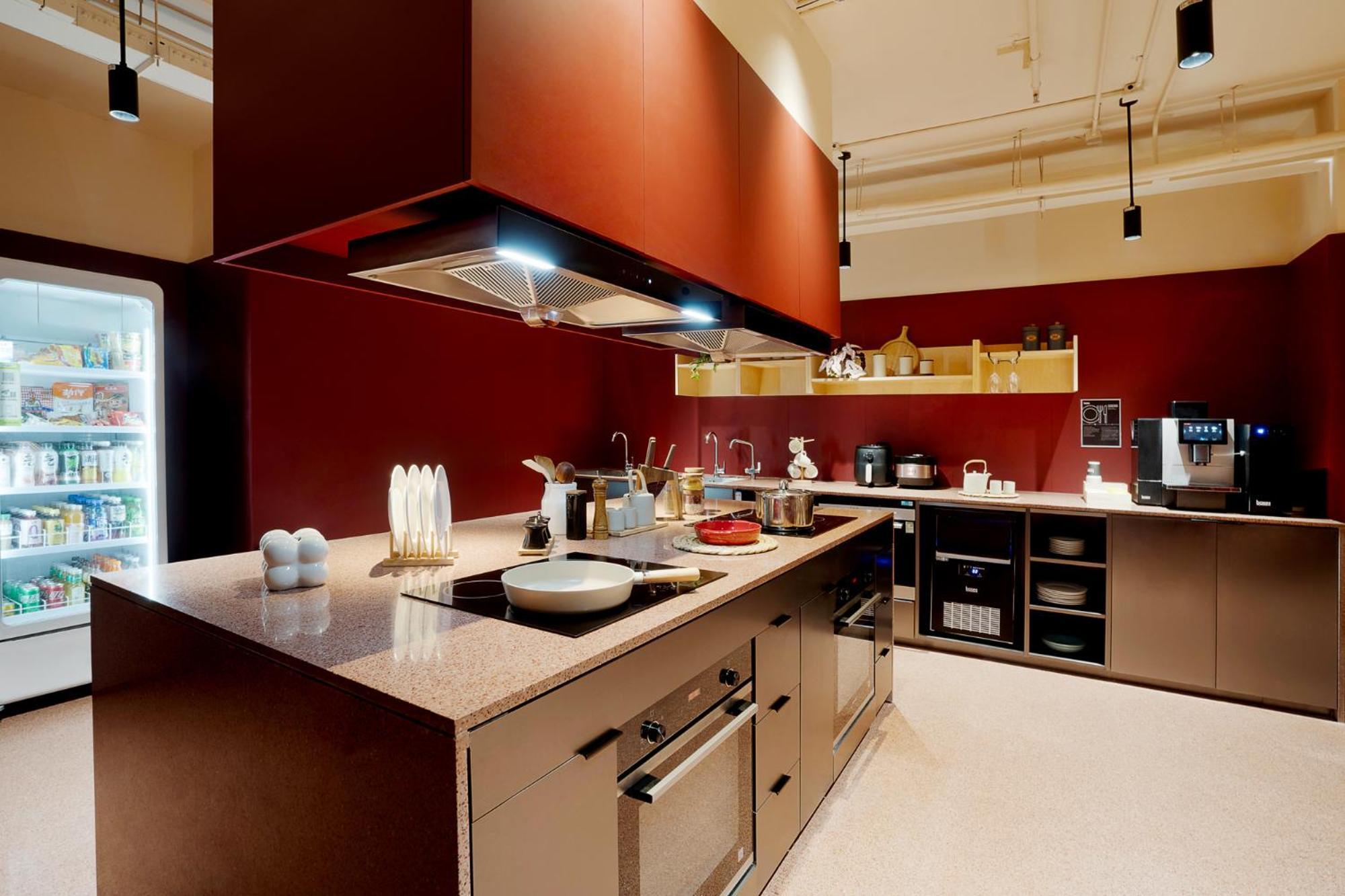 Base-Beijing Wangfujing Serviced Apartment- In Hutong &Bike Rental &Close To Forbidden City, Tian'Anmen Square &Subway Nearby &Free Coffee &Washing Machine,Kitchen &Restaurant Discount &English Speaking &High Speed Free Wifi Extérieur photo A typical kitchen