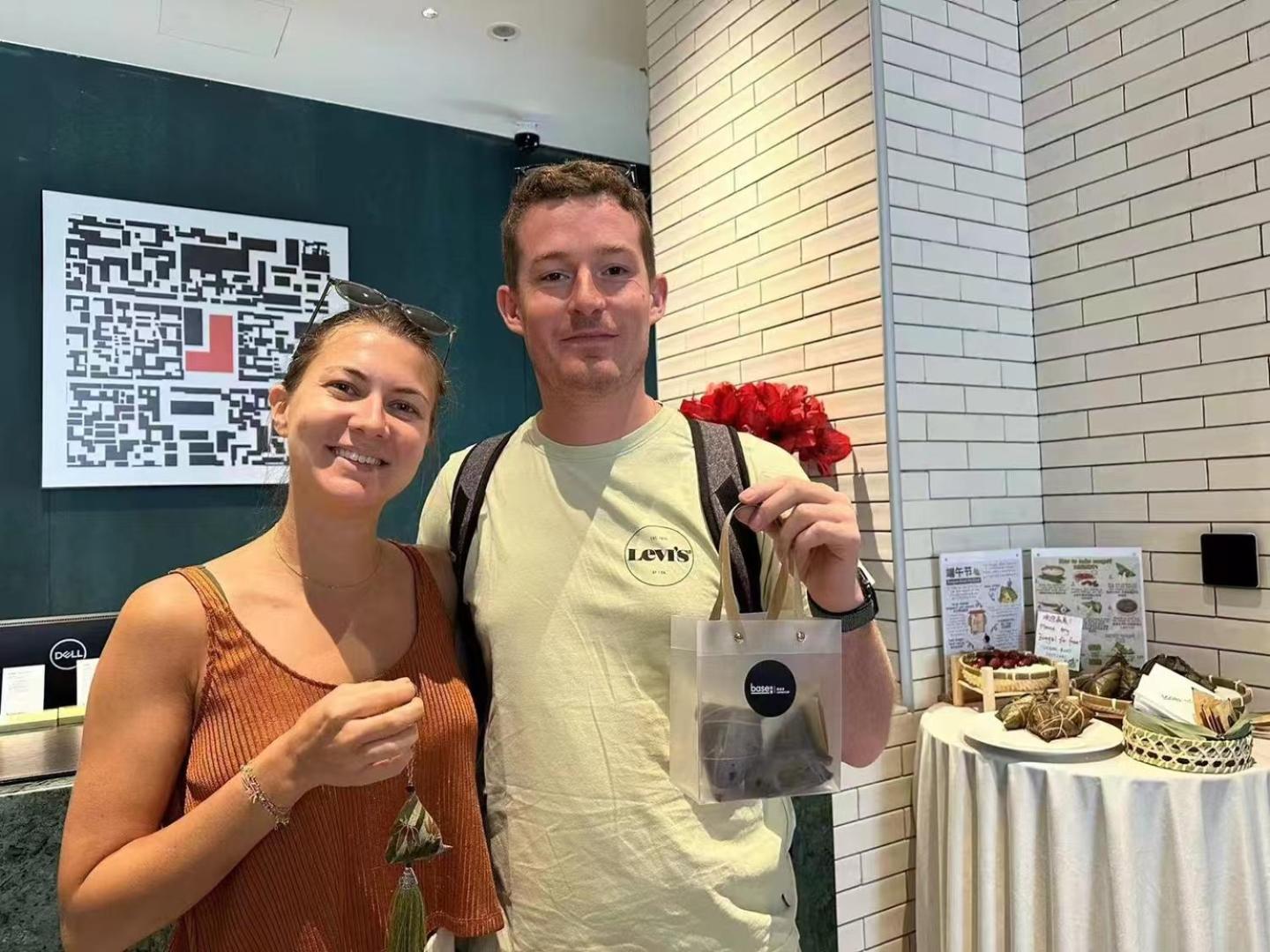 Base-Beijing Wangfujing Serviced Apartment- In Hutong &Bike Rental &Close To Forbidden City, Tian'Anmen Square &Subway Nearby &Free Coffee &Washing Machine,Kitchen &Restaurant Discount &English Speaking &High Speed Free Wifi Extérieur photo Visitors to the museum