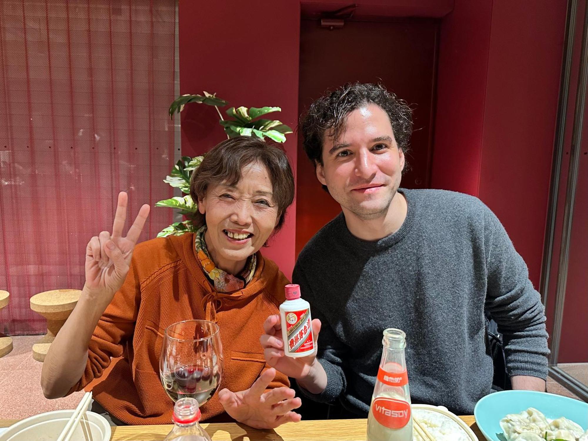 Base-Beijing Wangfujing Serviced Apartment- In Hutong &Bike Rental &Close To Forbidden City, Tian'Anmen Square &Subway Nearby &Free Coffee &Washing Machine,Kitchen &Restaurant Discount &English Speaking &High Speed Free Wifi Extérieur photo Yoko Kanno and Rob Kaz
