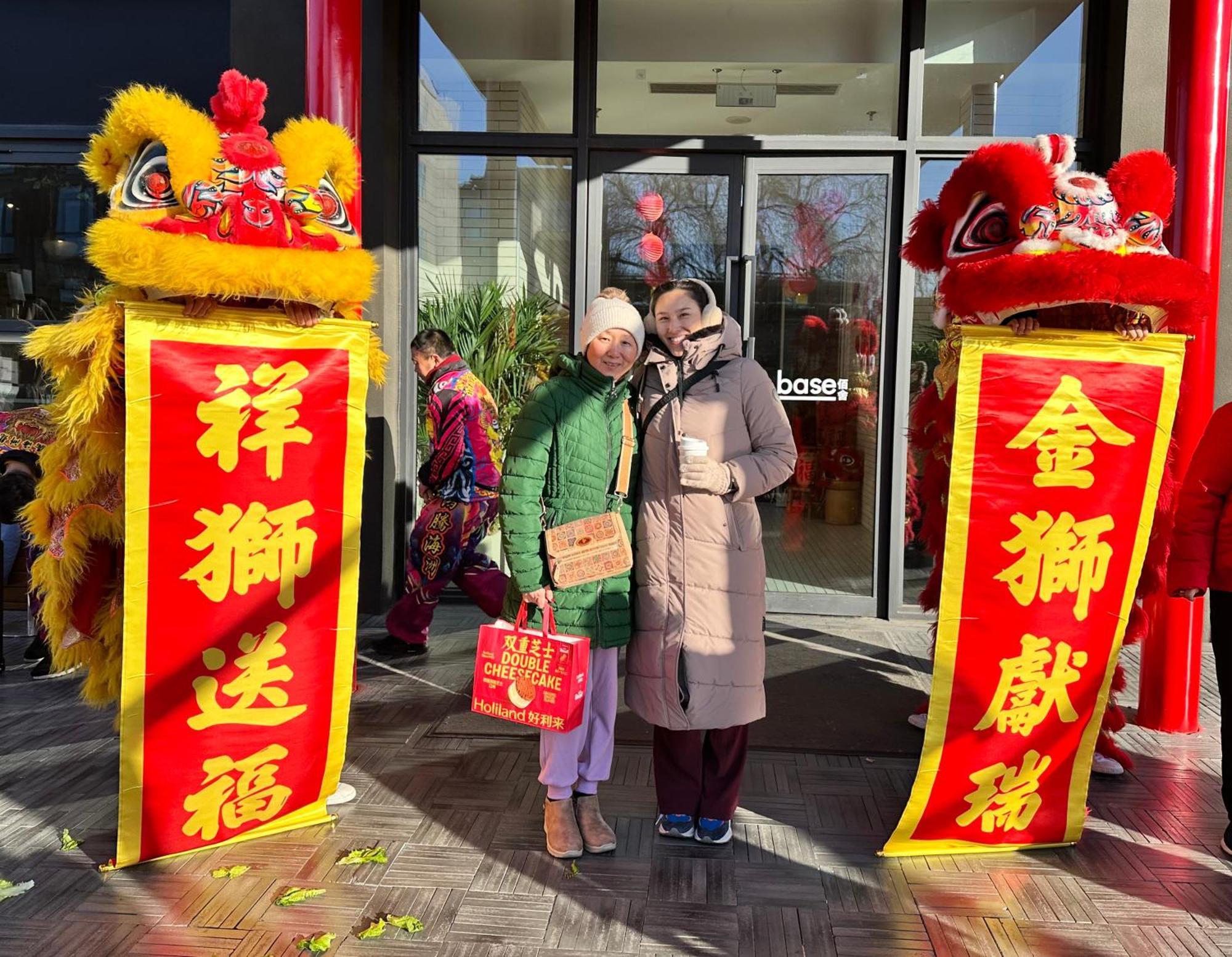 Base-Beijing Wangfujing Serviced Apartment- In Hutong &Bike Rental &Close To Forbidden City, Tian'Anmen Square &Subway Nearby &Free Coffee &Washing Machine,Kitchen &Restaurant Discount &English Speaking &High Speed Free Wifi Extérieur photo Chinese New Year celebrations at the shopping centre in 2018